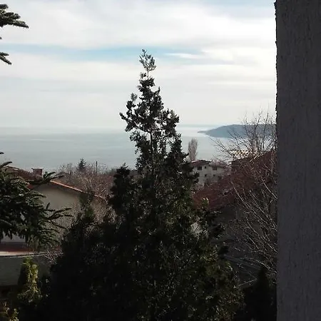 Sea View Apartment *